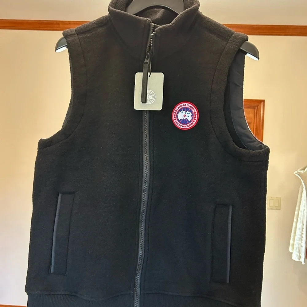 Men's Canada, goose MERSEY black fleece vest logo patch size large